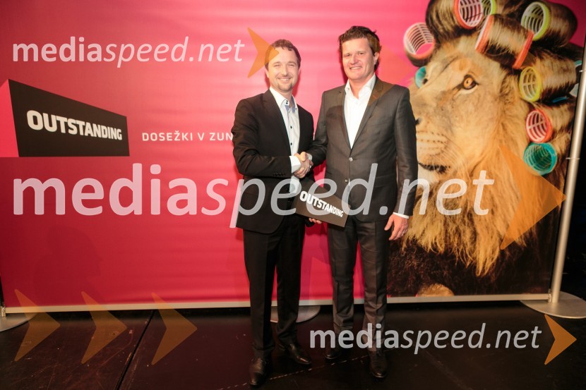  Niko Kušar, vodja Službe za tržno komuniciranje Telekom Slovenije;  Marko Kolbl, lastnik Radia Center in direktor EuroplakatOutstanding 2014, podelitev nagrad