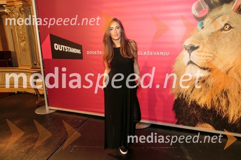 Senidah Hajdarpasić - Senidah, pevka skupine MuffOutstanding 2014, podelitev nagrad