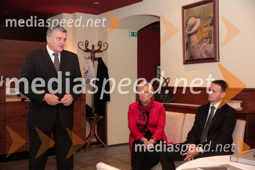  Tone Golob,  področni vodja znamke Audi;  Sabrina Pečelin, vodja odnosov z javnostmi pri Porsche Slovenija d.o.o.;  Franci Bolta, direktor znamke Audi pri podjetju Porsche Slovenija d.o.o.Audi A6 in Audi TT, slovenska predstavitev