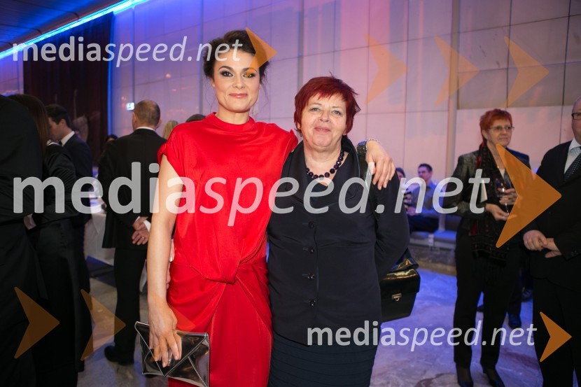  Pia Zemljič, igralka;  Bojana Zemljič Kovačič, oblikovalka nakita E2RD JewelleryPrešernova proslava ob kulturnem prazniku 2015