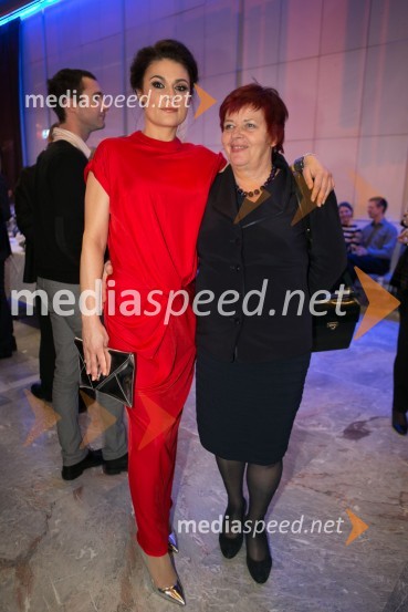  Pia Zemljič, igralka;  Bojana Zemljič Kovačič, oblikovalka nakita E2RD JewelleryPrešernova proslava ob kulturnem prazniku 2015