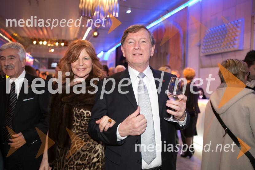  Darja Kuhar Kotnik, soustanoviteljica in podpredsednica Društva za zdravje naroda;  Uroš Lajovic, dirigentPrešernova proslava ob kulturnem prazniku 2015