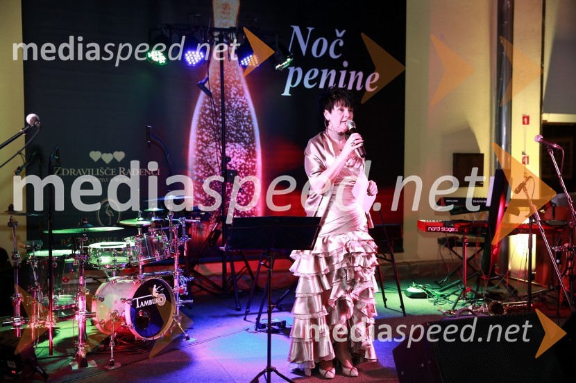  Silva Vrbnjak, moderatorka na Radio Maxi19. Noč penine 2015
