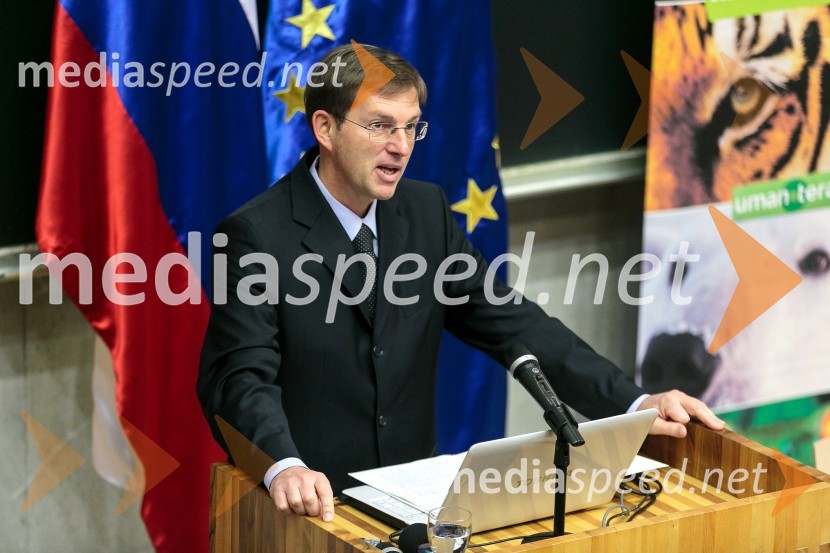 prof. dr. Miro Cerar, predsednik vlade Republike SlovenijeVeliki infrastrukturni projekti v Sloveniji, javni strokovni posvet