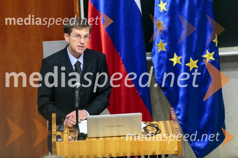 prof. dr. Miro Cerar, predsednik vlade Republike SlovenijeVeliki infrastrukturni projekti v Sloveniji, javni strokovni posvet