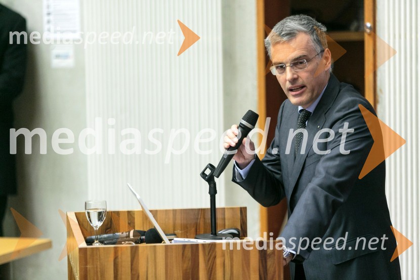 mag. Črtomir Remec, predsednik Inženirske zbornice SlovenijeVeliki infrastrukturni projekti v Sloveniji, javni strokovni posvet