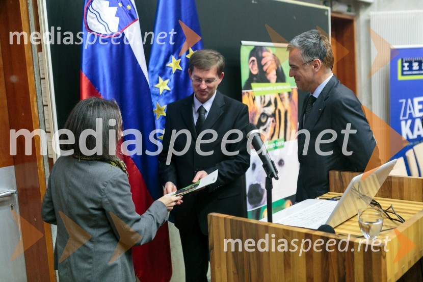  Vida Ogorelec, direktorica, Umanotera; prof. dr. Miro Cerar, predsednik vlade Republike Slovenije; mag. Črtomir Remec, predsednik Inženirske zbornice SlovenijeVeliki infrastrukturni projekti v Sloveniji, javni strokovni posvet