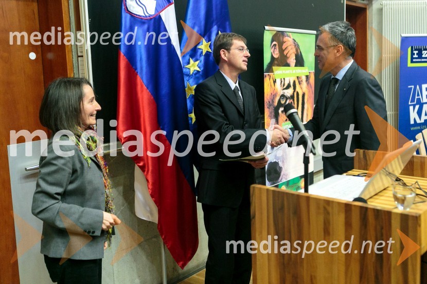  Vida Ogorelec, direktorica, Umanotera; prof. dr. Miro Cerar, predsednik vlade Republike Slovenije; mag. Črtomir Remec, predsednik Inženirske zbornice SlovenijeVeliki infrastrukturni projekti v Sloveniji, javni strokovni posvet