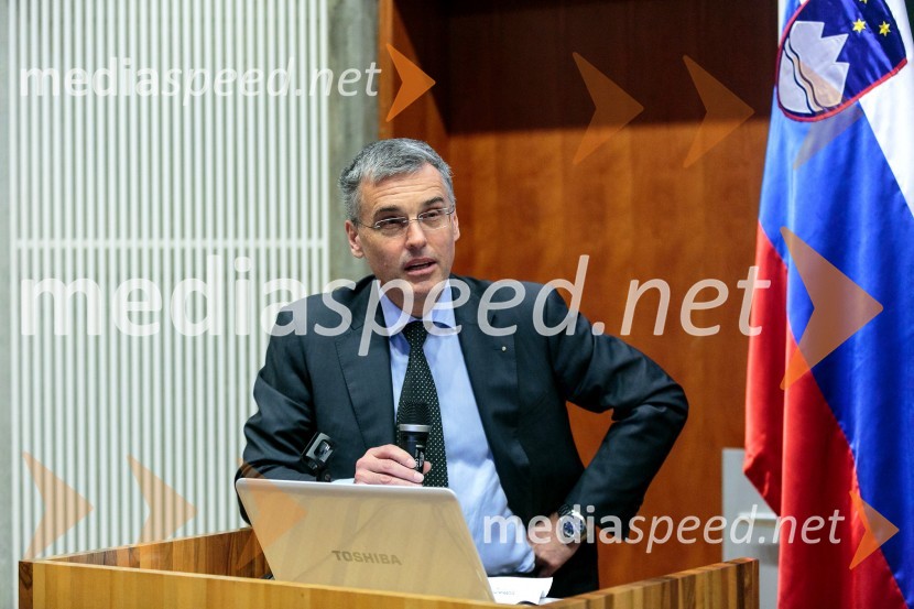 mag. Črtomir Remec, predsednik Inženirske zbornice SlovenijeVeliki infrastrukturni projekti v Sloveniji, javni strokovni posvet