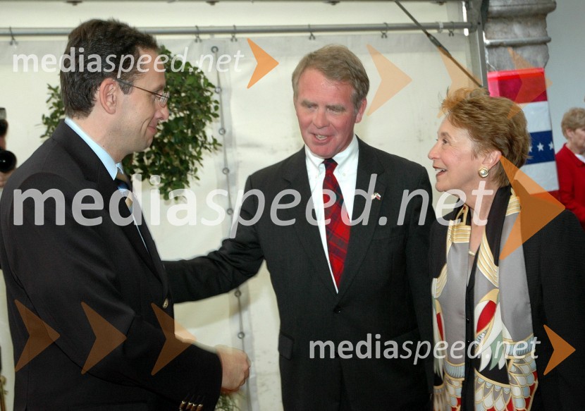 Žiga Turk, minister za razvoj in Thomas B. Robertson, ameriški veleposlanik z ženo AntoinettoSprejem ameriškega veleposlaništva ob dnevu ameriške neodvisnosti