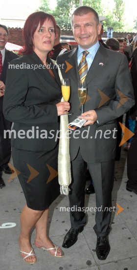 Dragutin Mate, minister za notranje zadeve in njegova ženaSprejem ameriškega veleposlaništva ob dnevu ameriške neodvisnosti