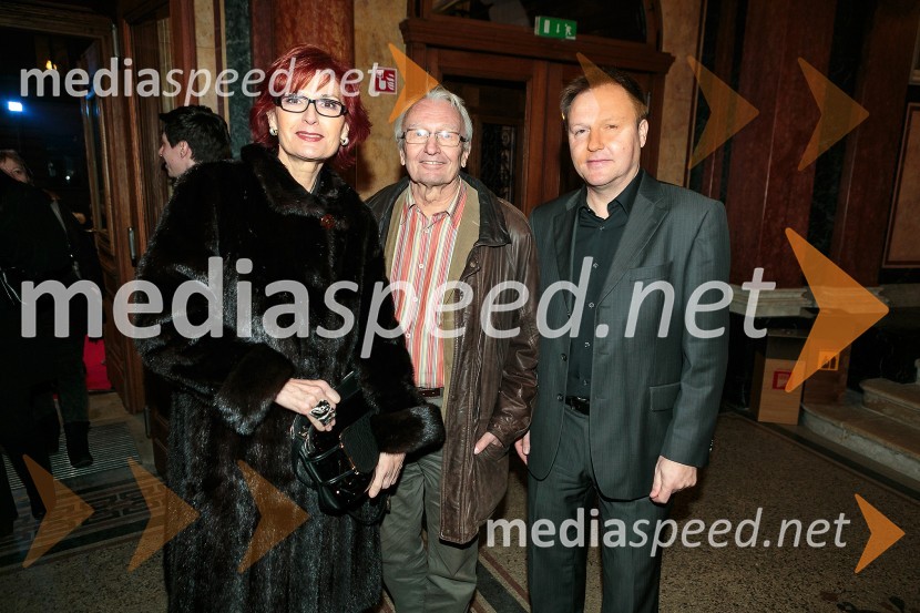  Darinka Pavlič Kamien, strokovnjakinja za komuniciranje in predsednica organizacijskega odbora Lions ples; dr. Peter Kamien;  Samo Pagon, vodja marketinga znamke Audi pri podjetju Porsche Slovenija d.o.o.Petdeset odtenkov sive, VIP predpremiera filma