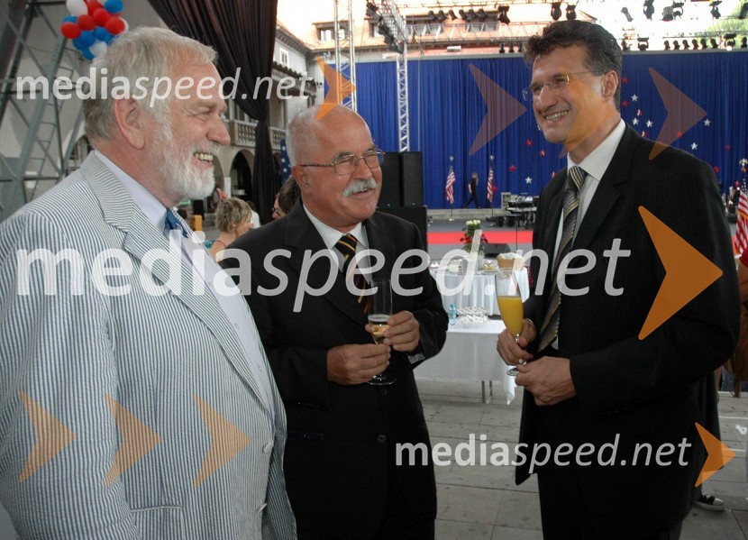 Mitja Meršol, novinar, dr. Boštjan Žekš, predsednik SAZU in Milan M. Cvikl, poslanec SDSprejem ameriškega veleposlaništva ob dnevu ameriške neodvisnosti