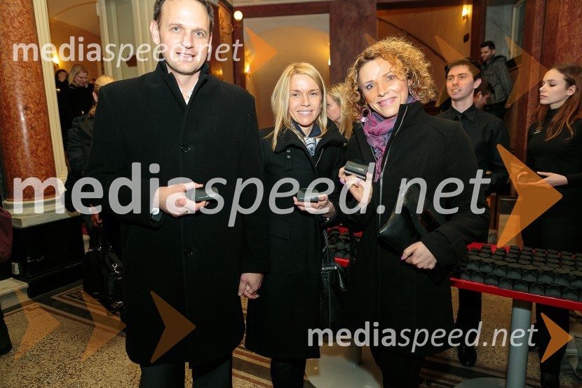  Franci Bolta, direktor znamke Audi pri podjetju Porsche Slovenija d.o.o.;  Mirjam Bolta;  Simona Podlipny, marketing Porsche Slovenija d.o.oPetdeset odtenkov sive, VIP predpremiera filma