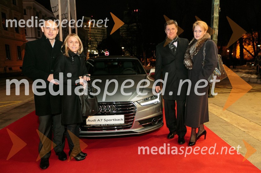  Franci Bolta, direktor znamke Audi pri podjetju Porsche Slovenija d.o.o.;  Mirjam Bolta;  Jernej Dragoš,  direktor znamke Porsche pri podjetju Porsche Slovenija d.o.o.;  Janina Erhart DragošPetdeset odtenkov sive, VIP predpremiera filma