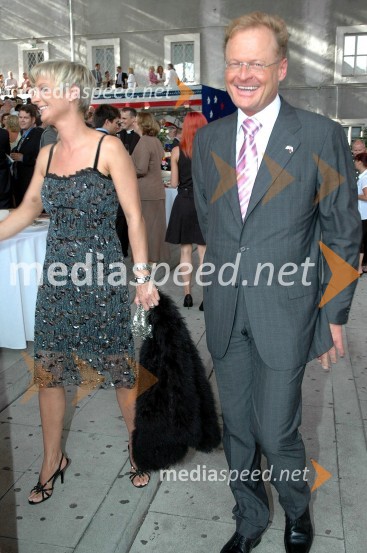 Janez Škrabec, direktor podjetja Riko d.o.o. z ženo Sonjo Poljanšek - Škrabec, lastnico Welness centra SunnySprejem ameriškega veleposlaništva ob dnevu ameriške neodvisnosti