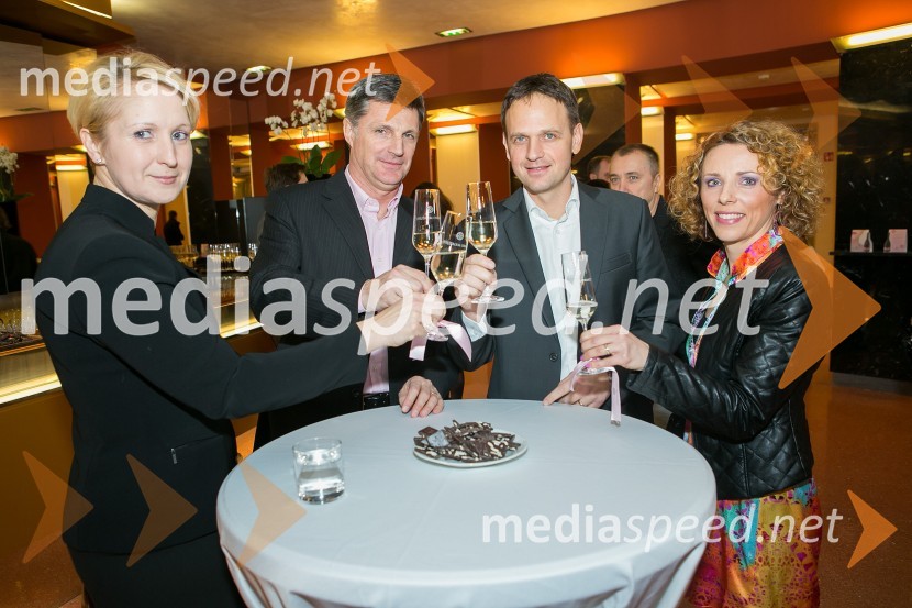  Janina Erhart Dragoš;  Jernej Dragoš,  direktor znamke Porsche pri podjetju Porsche Slovenija d.o.o.;  Franci Bolta, direktor znamke Audi pri podjetju Porsche Slovenija d.o.o.;  Simona Podlipny, marketing Porsche Slovenija d.o.oPetdeset odtenkov sive, VIP predpremiera filma