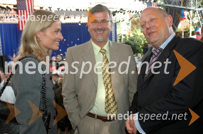 Mario Nobilo, hrvaški ambasador, Katarina Kresal, predsednica LDS in Miro Senica, odvetnikSprejem ameriškega veleposlaništva ob dnevu ameriške neodvisnosti