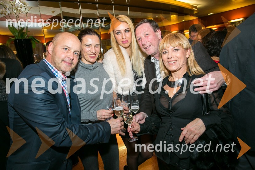  ... ;  ... ;  Sonja  Erčulj, vodja marketinga P&F Jeruzalem Ormož;  ... ;  Barbra Jermann, nekdanja urednica revije SuzyPetdeset odtenkov sive, VIP predpremiera filma