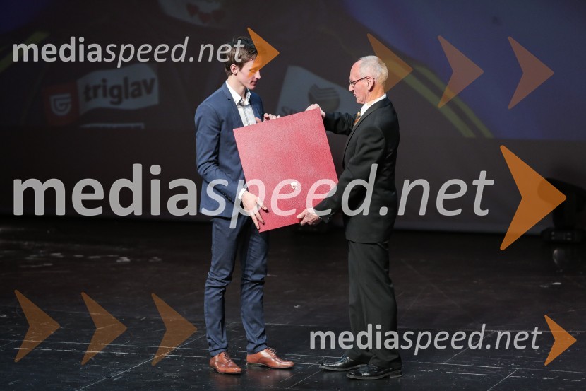  Peter  Prevc, smučarski skakalec;  Miroslav Cerar, nekdanji gimnastičar, predsednik Odbora za podeljevanje Bloudkovih priznanj50. podelitev Bloudkovih priznanj za leto 2014