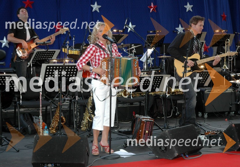 LynnMarie, ameriška kraljica polkeSprejem ameriškega veleposlaništva ob dnevu ameriške neodvisnosti