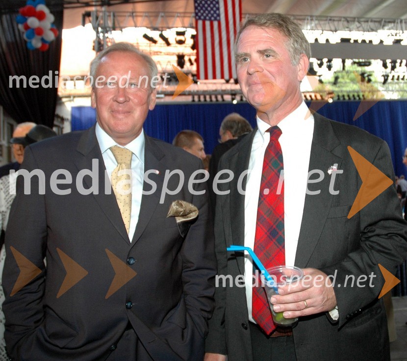 Igor Janez Zajec, častni konzul Kanade v Sloveniji in Thomas B. Robertson, ameriški veleposlanikSprejem ameriškega veleposlaništva ob dnevu ameriške neodvisnosti