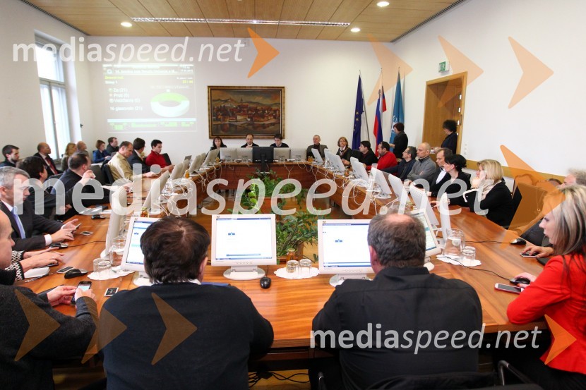 Univerza v Mariboru, 14. izredna seja SenataUniverza v Mariboru, 14. izredna seja Senata UM