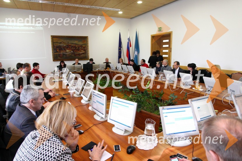 Univerza v Mariboru, 14. izredna seja SenataUniverza v Mariboru, 14. izredna seja Senata UM