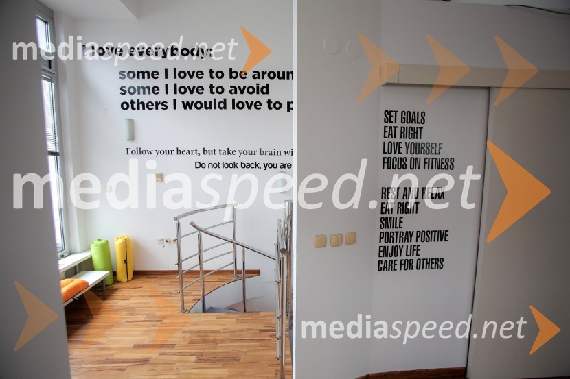 Stopnišče, stanovanje showa BarKako izgleda stanovanje showa Bar?