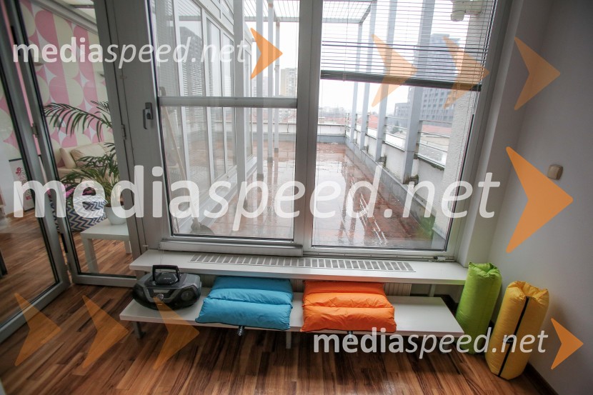 Pogled v zunanje prostore, stanovanje showa BarKako izgleda stanovanje showa Bar?