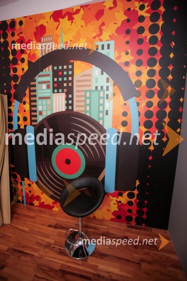 Pogovorni prostor, stanovanje showa BarKako izgleda stanovanje showa Bar?