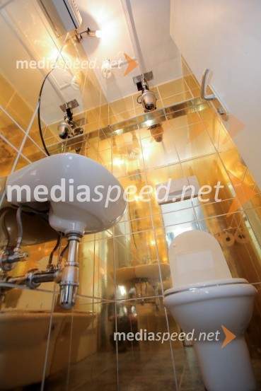 Straniščni prostor, stanovanje showa BarKako izgleda stanovanje showa Bar?