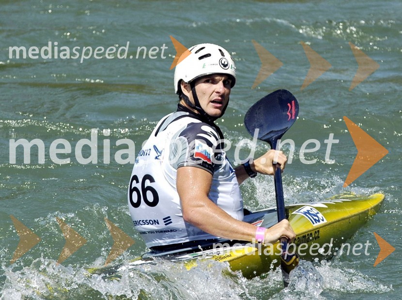 Peter Kauzer, kajakaš leta 2006Svetovni pokal na divjih vodah v Tacnu