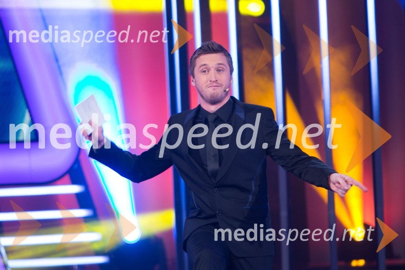  Denis Avdić, voditeljZnan obraz ima svoj glas, 1. oddaja