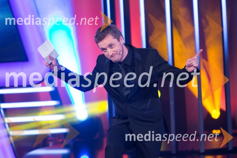  Denis Avdić, voditeljZnan obraz ima svoj glas, 1. oddaja