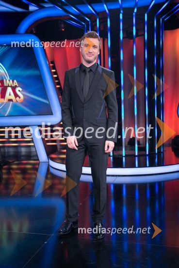  Denis Avdić, voditeljZnan obraz ima svoj glas, 1. oddaja