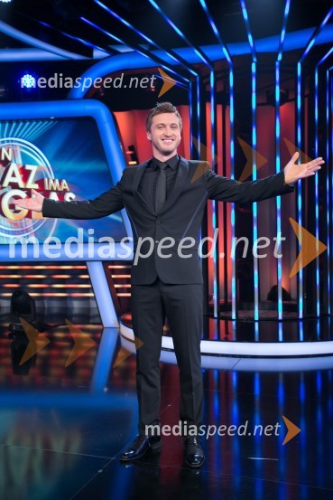  Denis Avdić, voditeljZnan obraz ima svoj glas, 1. oddaja