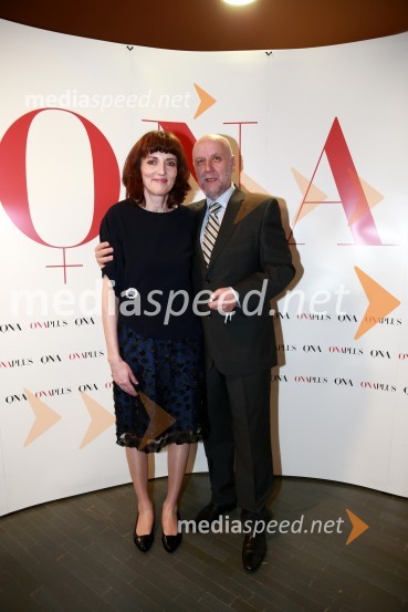  Sabina Obolnar, urednica revij Ona ter Onaplus; dr. Marjan Sedej, direktor, Lekarna LjubljanaOna 365 za leto 2014 je Ninna Kozorog