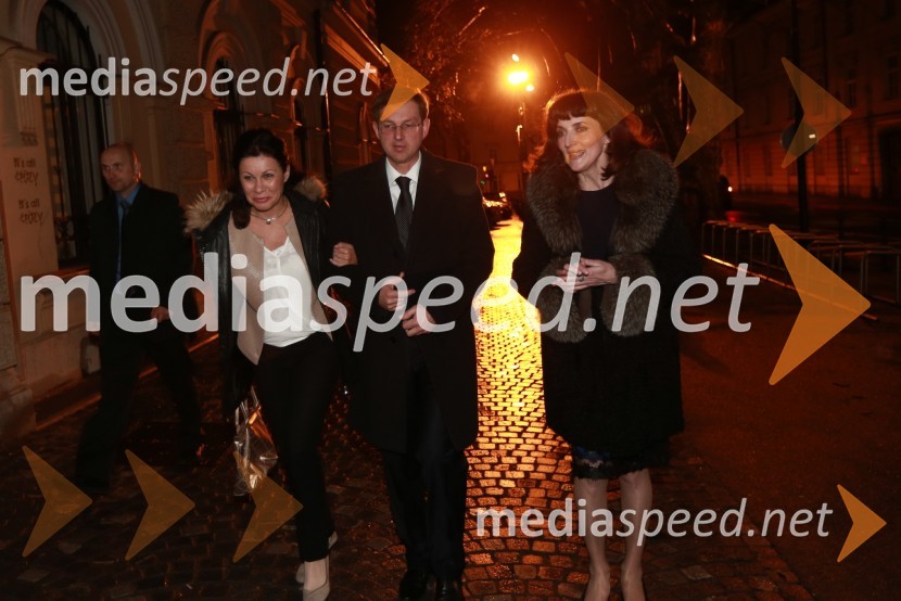  Vesna Arnšek; prof. dr. Miro Cerar, predsednik vlade Republike Slovenije;  Sabina Obolnar, urednica revij Ona ter OnaplusOna 365 za leto 2014 je Ninna Kozorog