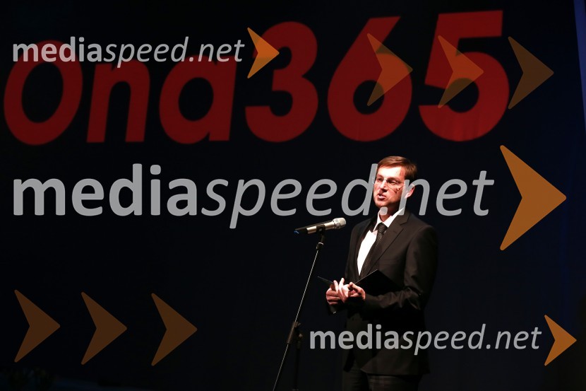 prof. dr. Miro Cerar, predsednik vlade Republike SlovenijeOna 365 za leto 2014 je Ninna Kozorog