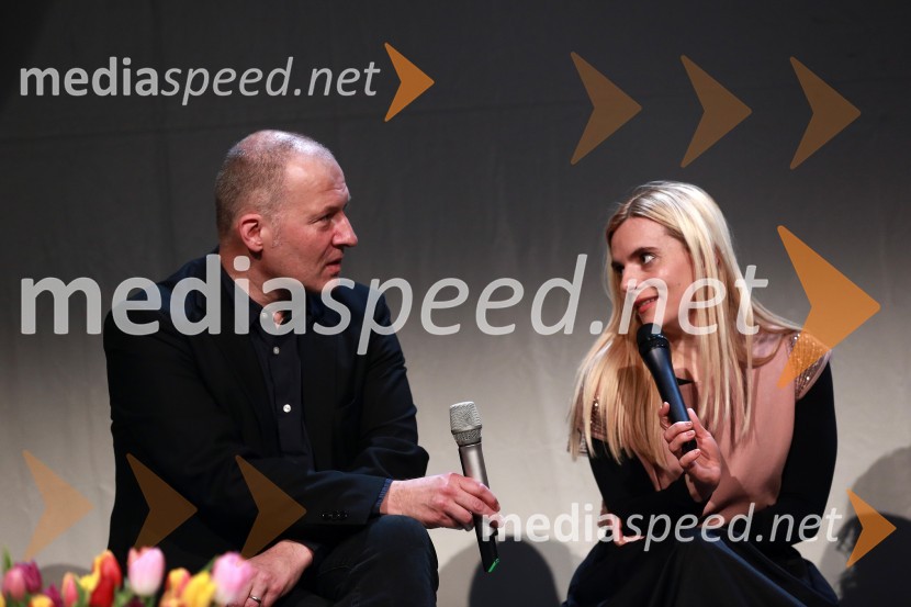  Ali Žerdin, urednik revije  Delo De facto in Sobotne priloge;  Valentina  Smej Novak, založnicaOna 365 za leto 2014 je Ninna Kozorog