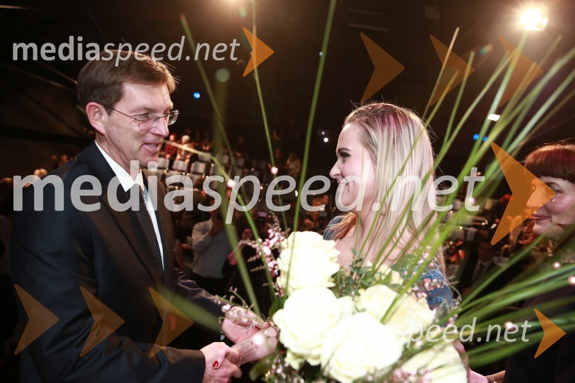 prof. dr. Miro Cerar, predsednik vlade Republike Slovenije; dr. Ninna Kozorog, zdravnica, predsednica društva HumanitarčekOna 365 za leto 2014 je Ninna Kozorog