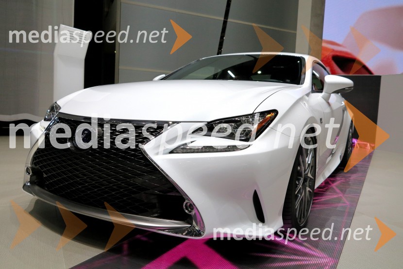 Lexus IS85. avtomobilski salon Ženeva 2015