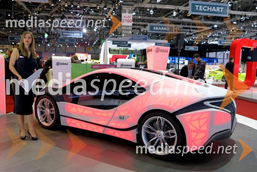 Hostese na 85. avtomobilskem salonu Ženeva