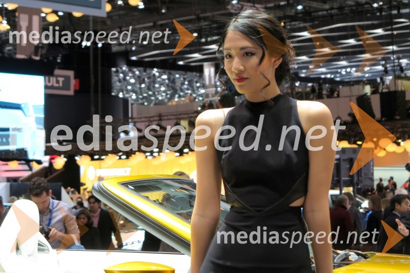 Hostese na 85. avtomobilskem salonu Ženeva