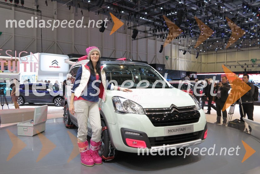 Hostese na 85. avtomobilskem salonu Ženeva