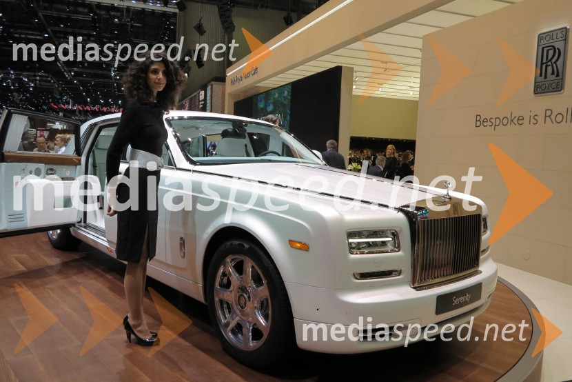 Hostese na 85. avtomobilskem salonu Ženeva