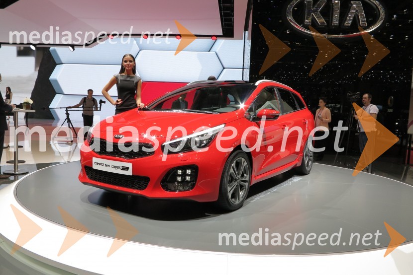 Hostese na 85. avtomobilskem salonu Ženeva