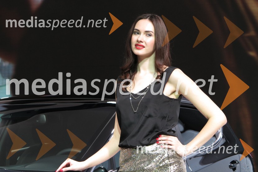 Hostese na 85. avtomobilskem salonu Ženeva