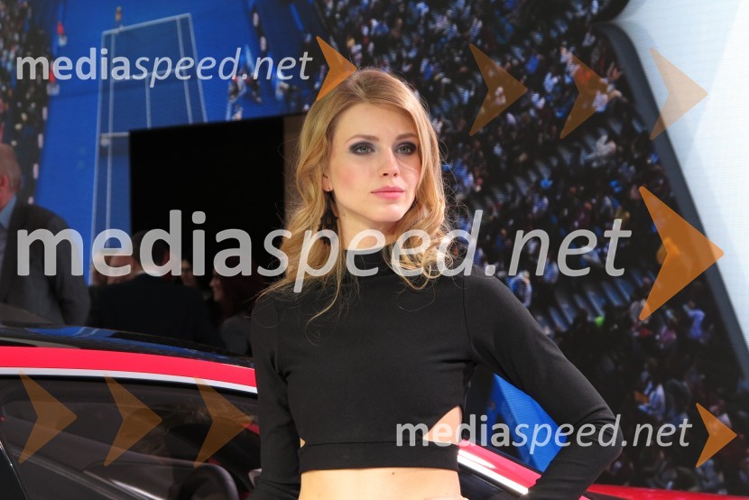 Hostese na 85. avtomobilskem salonu Ženeva